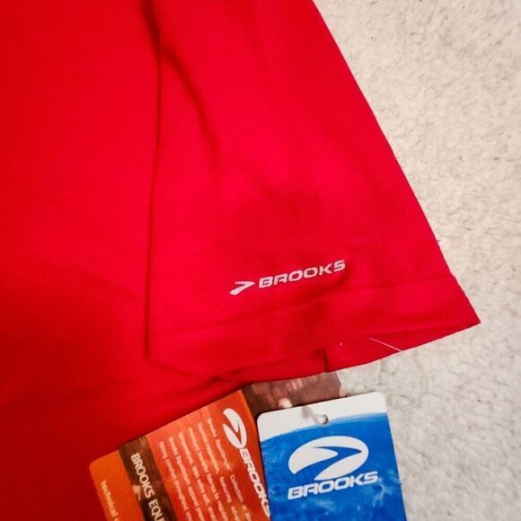 Brooks Running Tech T Shirt NWT Podium SS Bright Red Men's S - Picture 6 of 8